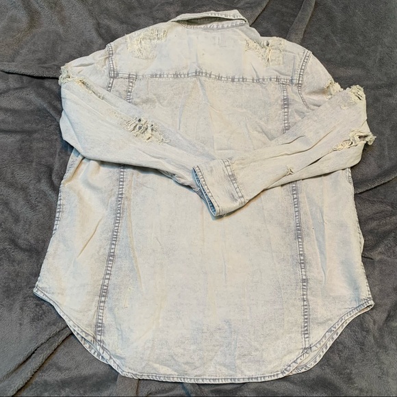 AEO Grey Distressed Denim/Jean Jacket - Picture 3 of 4